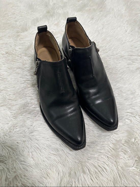 Frye Shoes - 🐬 Frye Genuine Leather Bootie